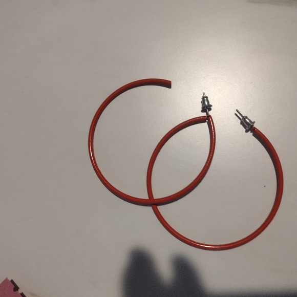 Red hoops - Picture 2 of 2